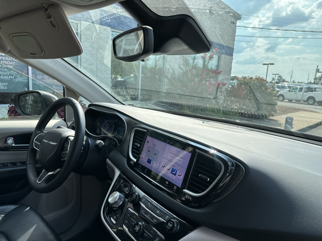 Used 2023 Chrysler Pacifica Van