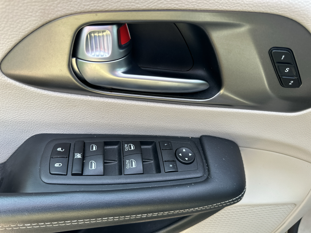 Used 2023 Chrysler Pacifica Van