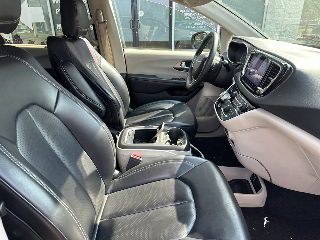Used 2023 Chrysler Pacifica Van