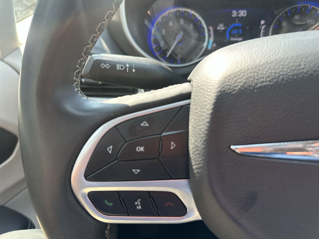 Used 2023 Chrysler Pacifica Van