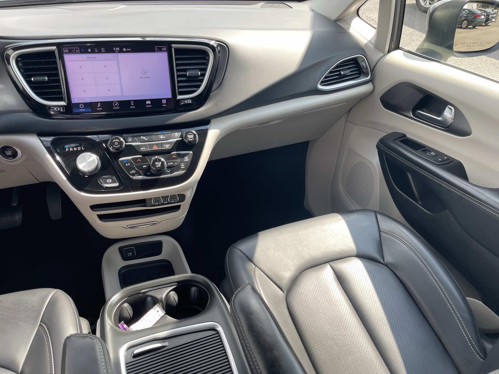 Used 2023 Chrysler Pacifica Van