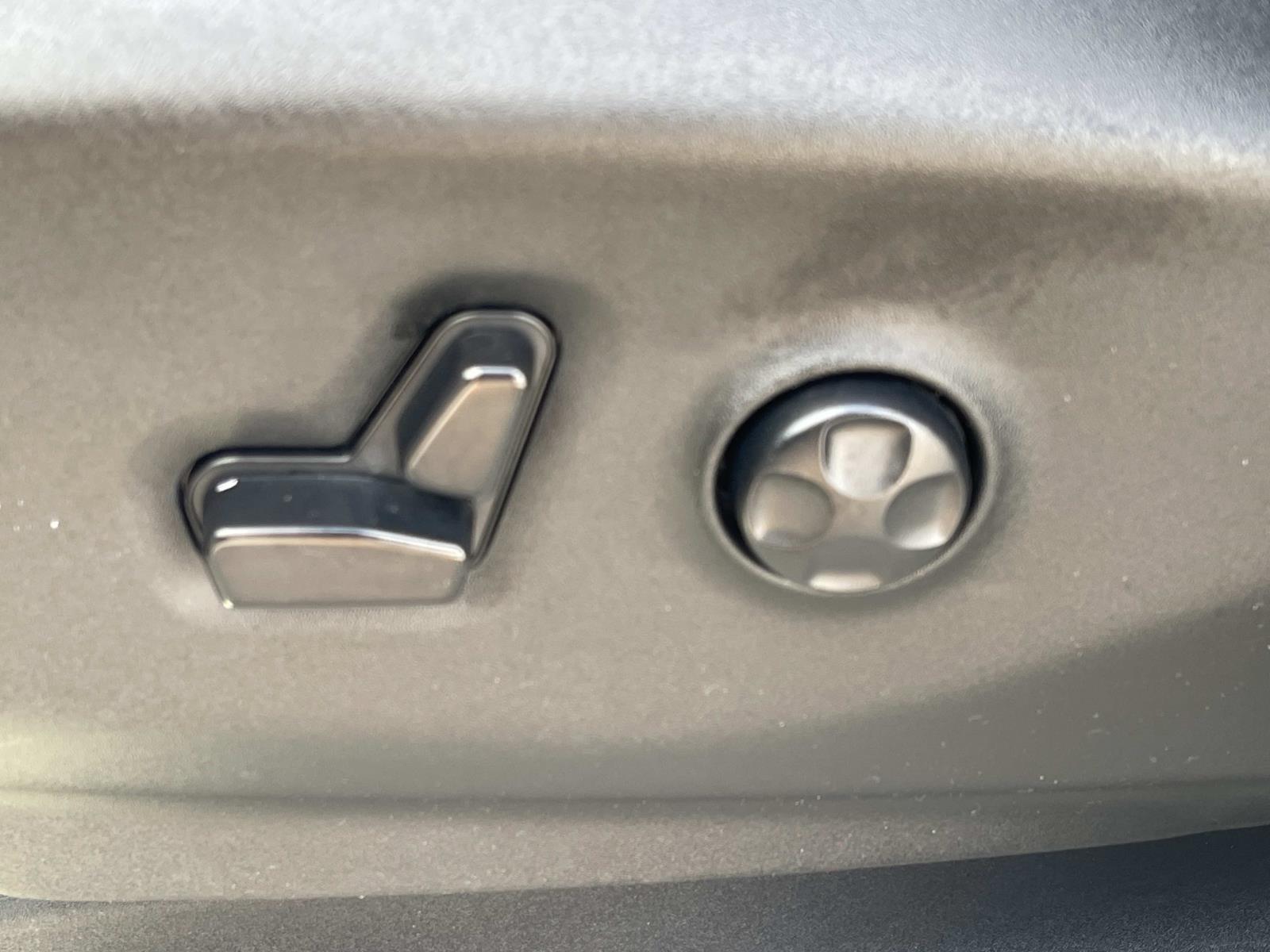 Used 2023 Chrysler Pacifica Van