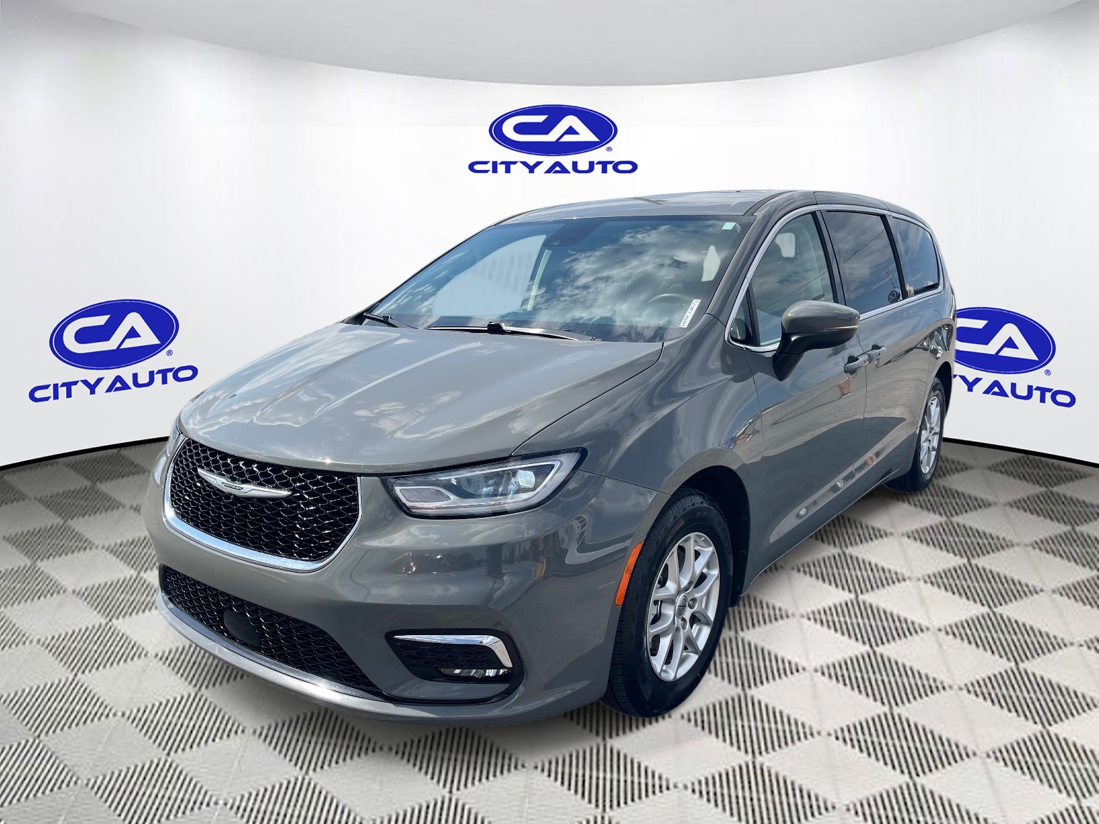 Used 2023 Chrysler Pacifica Van