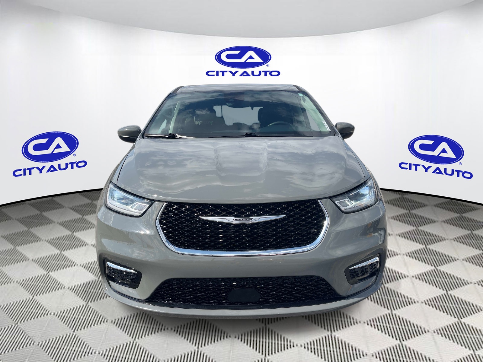Used 2023 Chrysler Pacifica Van