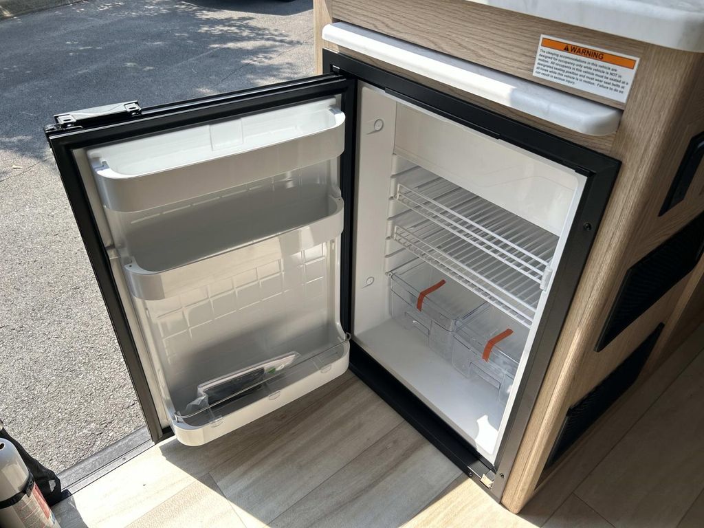 Vehicle photo 28