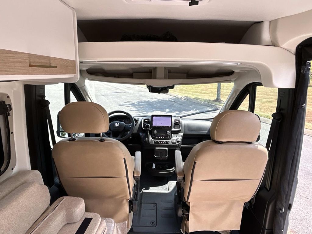 Vehicle photo 40