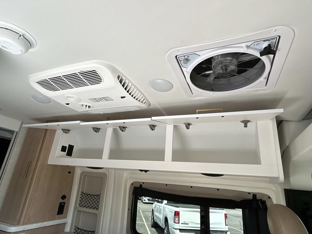 Vehicle photo 39