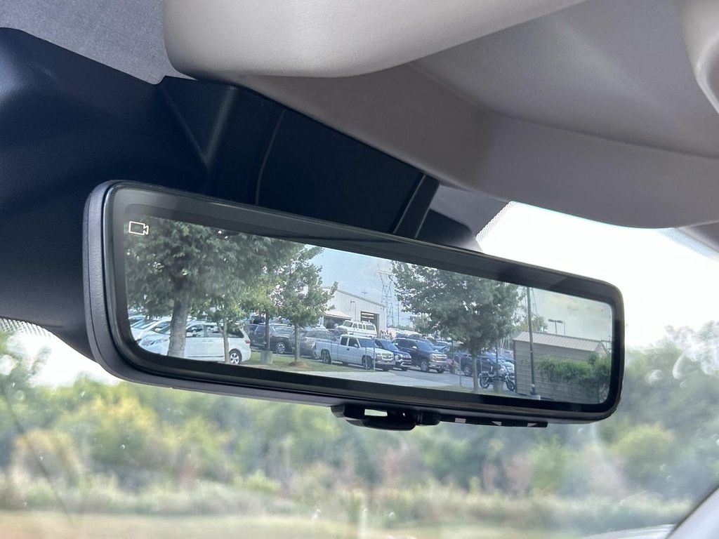 Vehicle photo 46