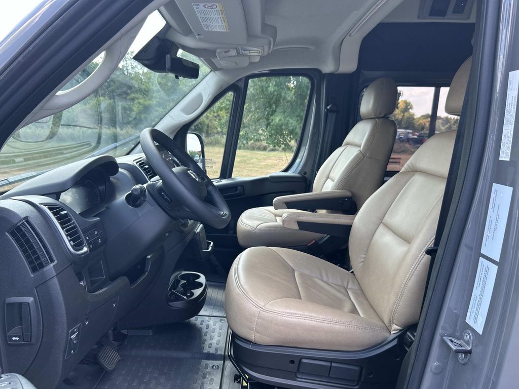 Vehicle photo 42