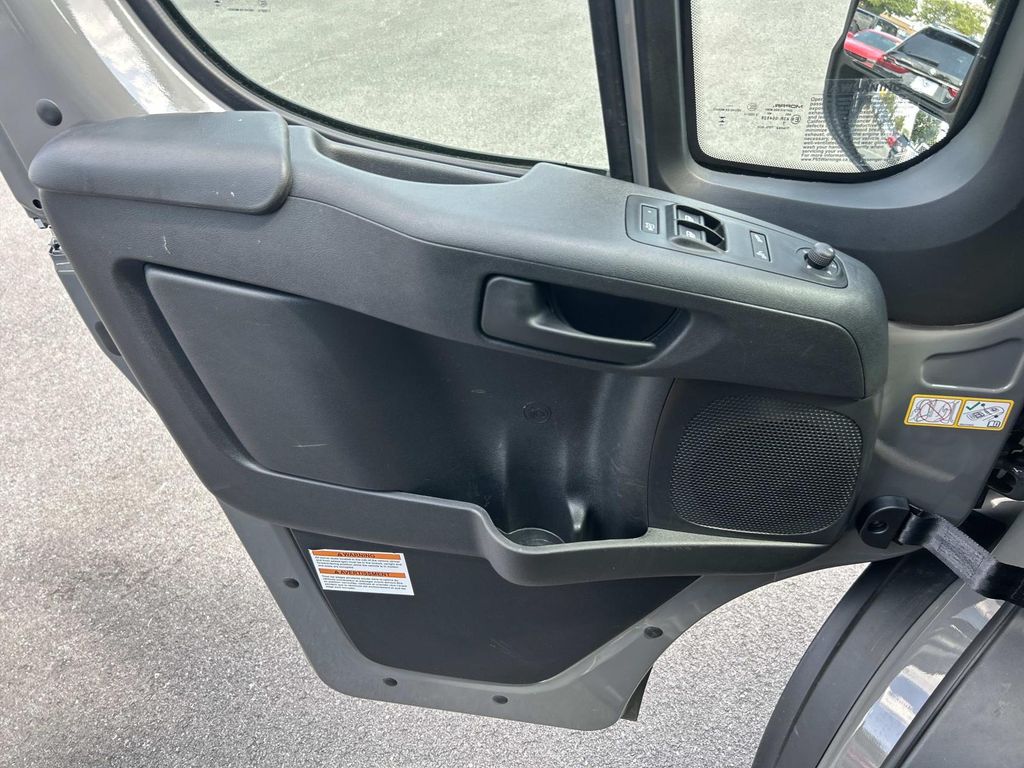 Vehicle photo 44