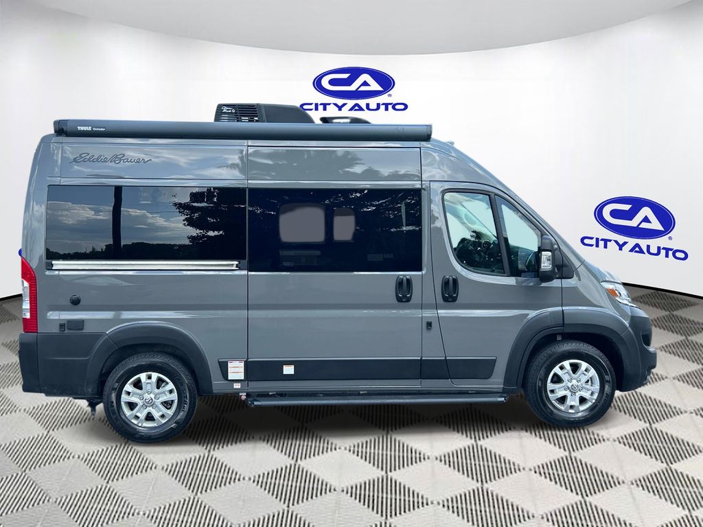 Vehicle photo 2
