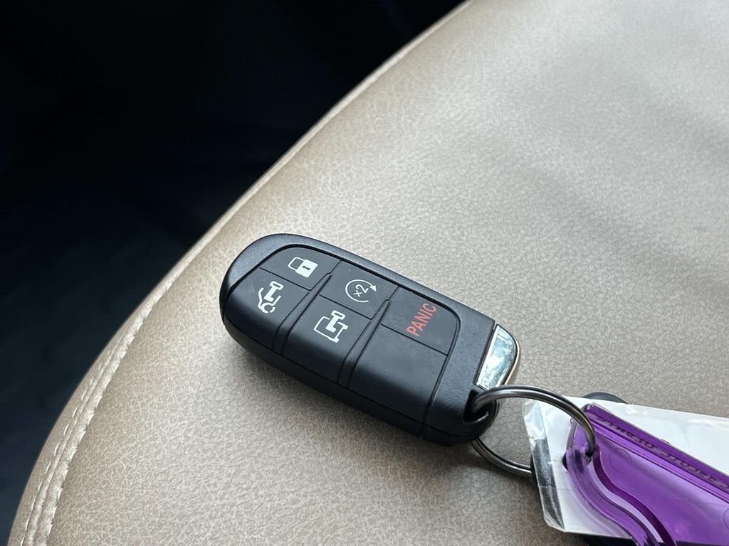 Vehicle photo 52