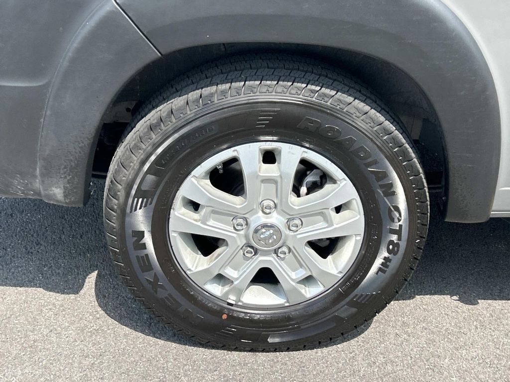 Vehicle photo 16