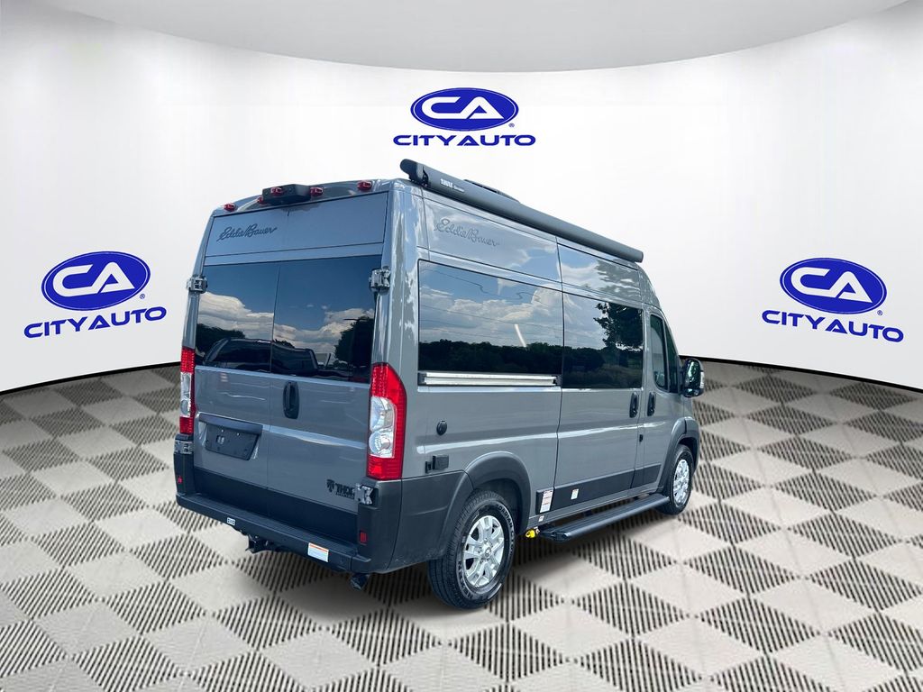 Vehicle photo 3