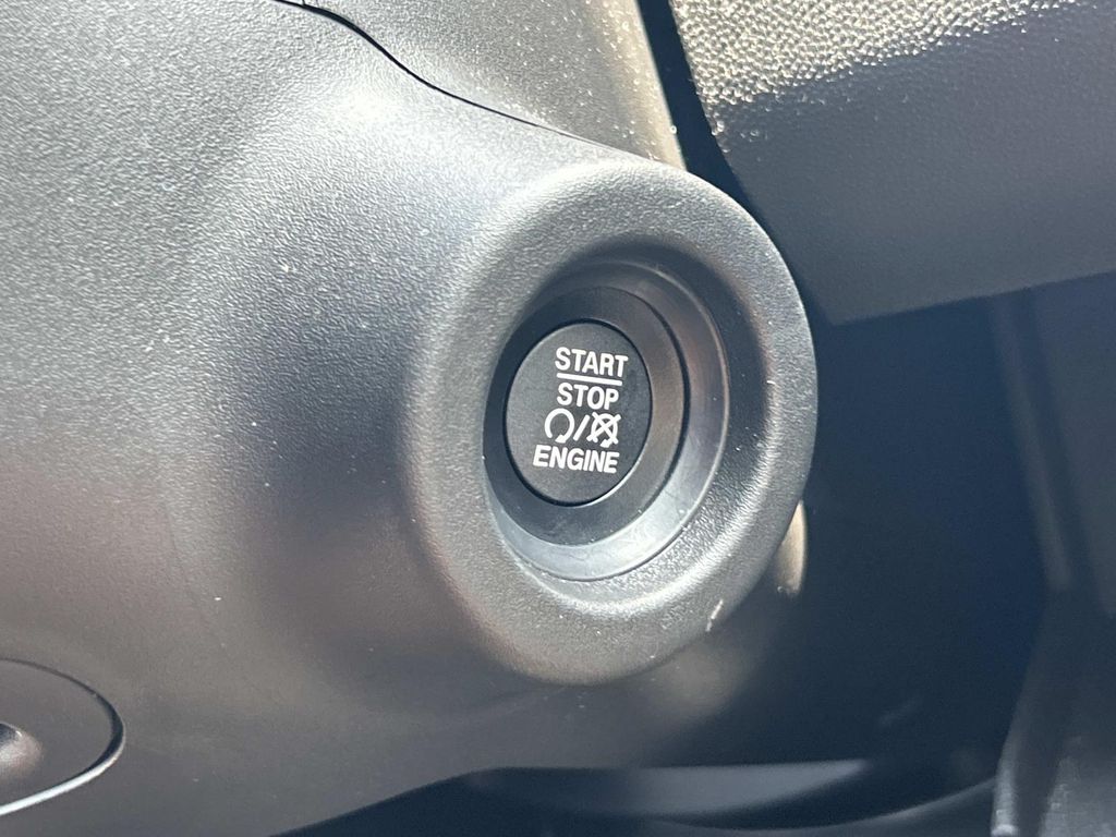 Vehicle photo 54