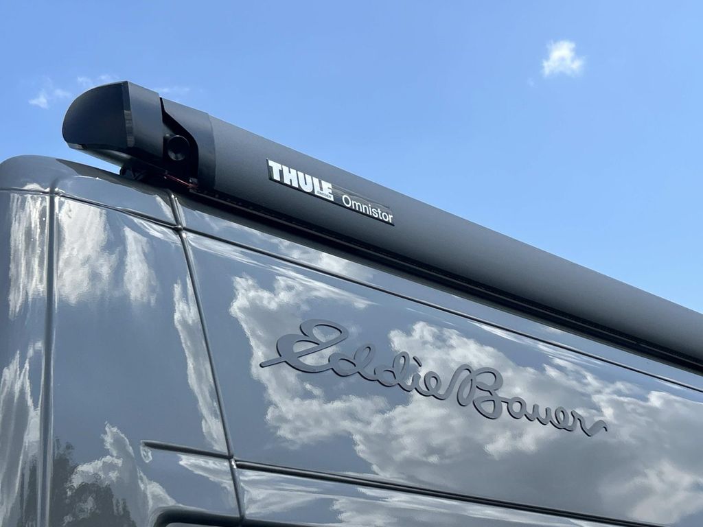 Vehicle photo 14
