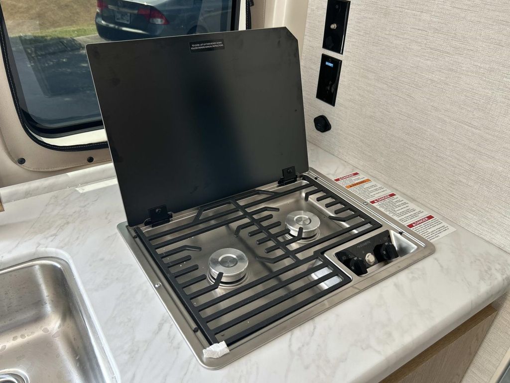 Vehicle photo 35