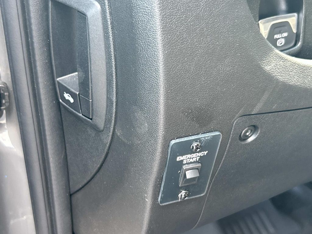 Vehicle photo 45
