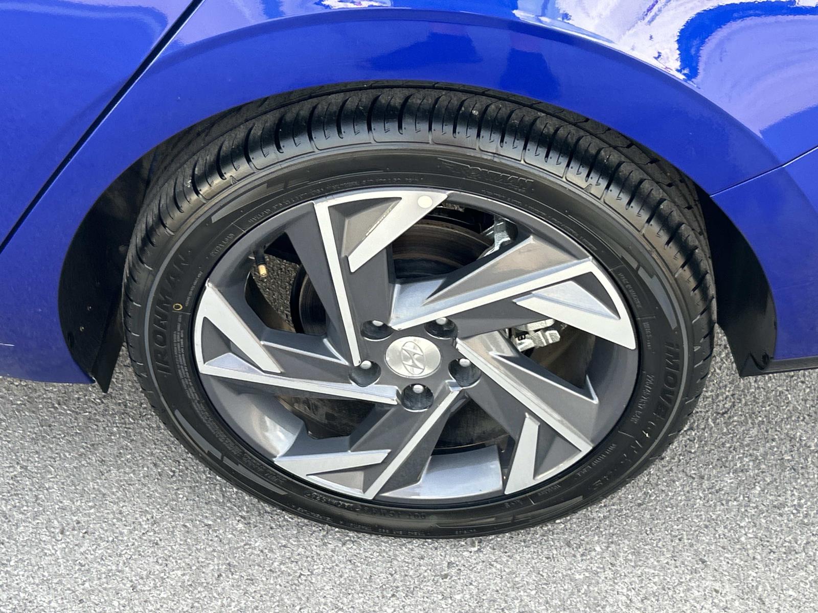 Used 2025 Hyundai Elantra Sedan