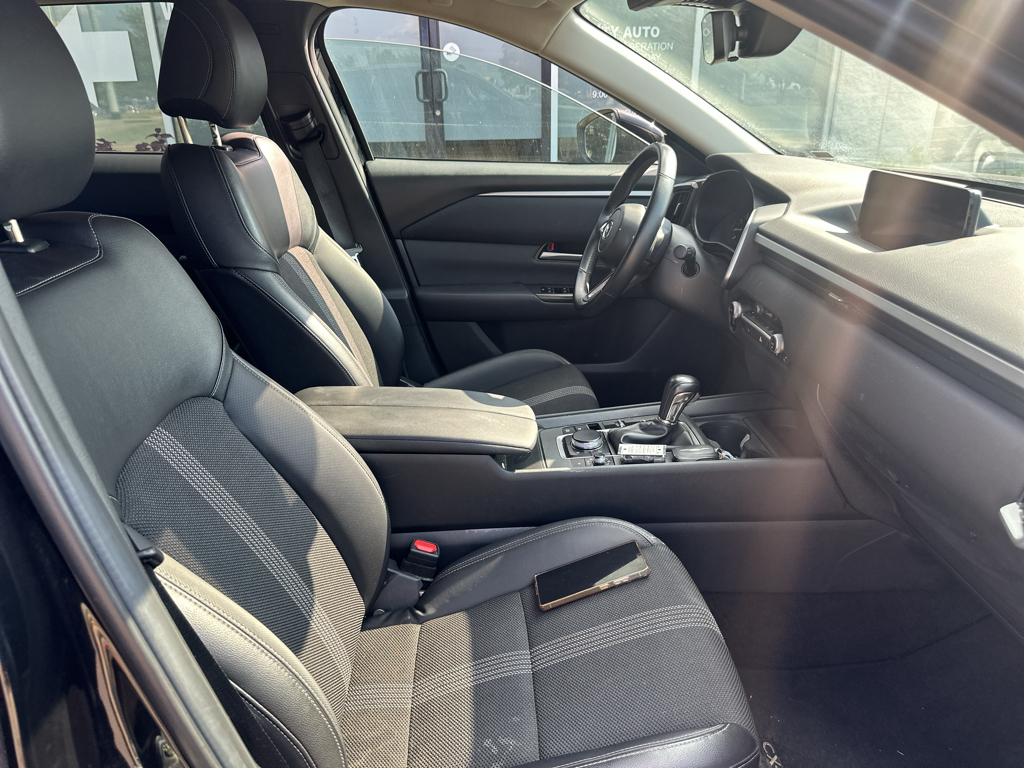 Vehicle photo 10