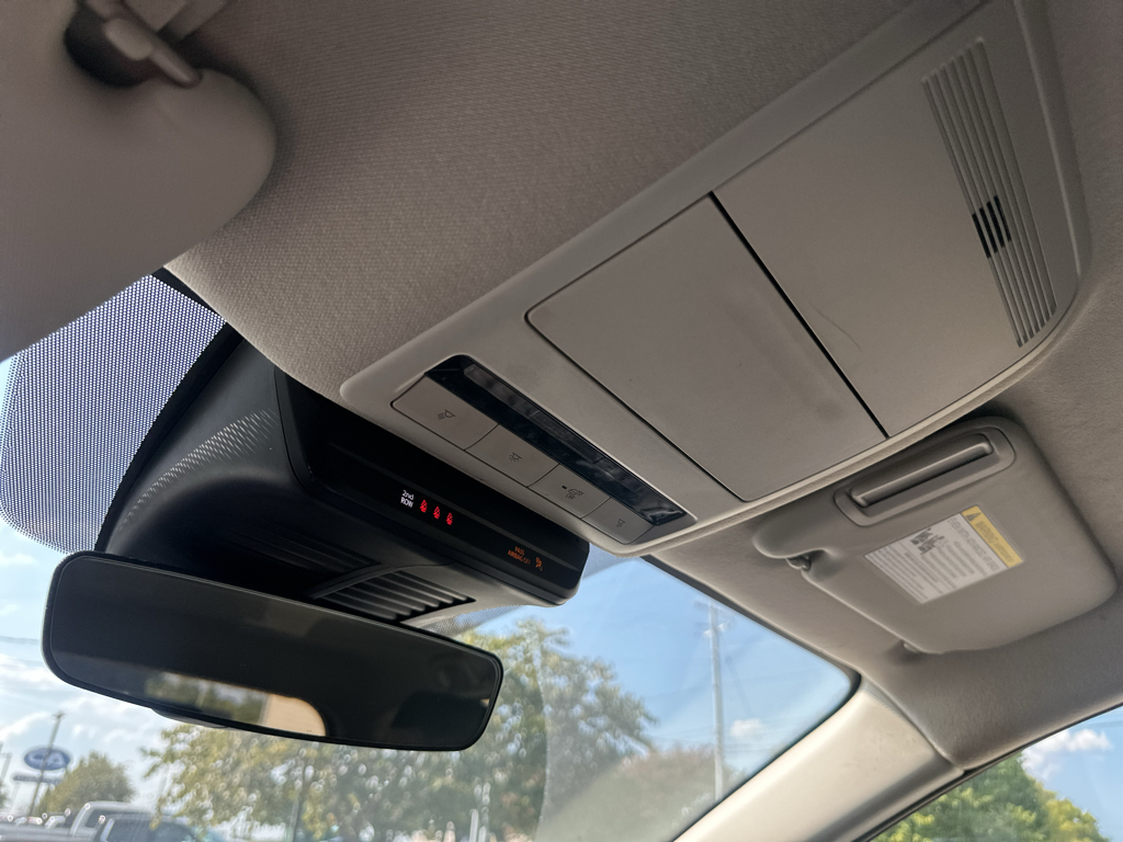 Vehicle photo 30