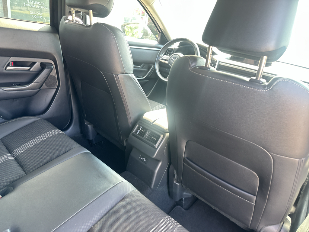 Vehicle photo 13