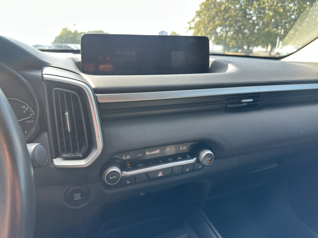 Vehicle photo 26