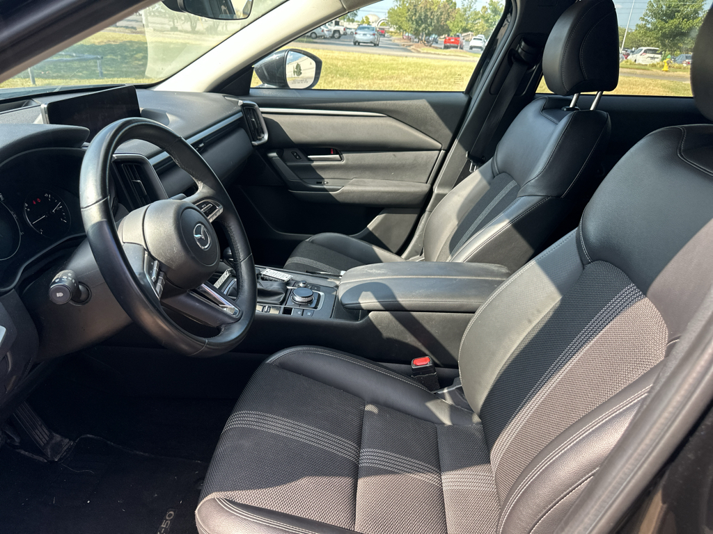 Vehicle photo 17