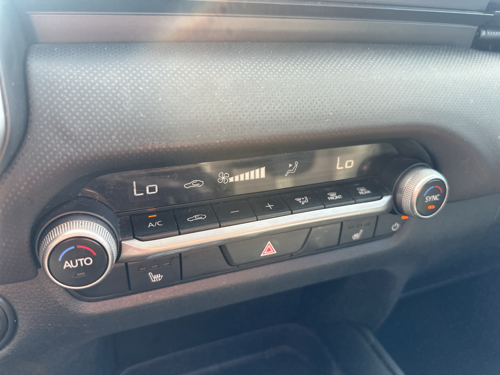 Vehicle photo 28