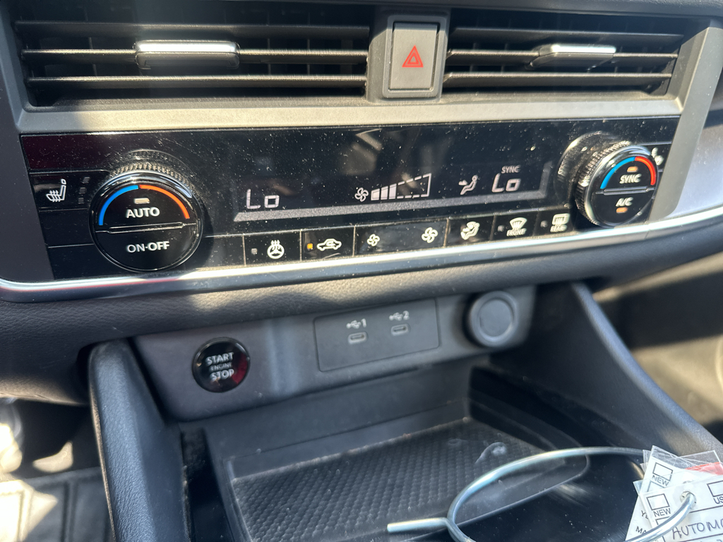 Vehicle photo 30