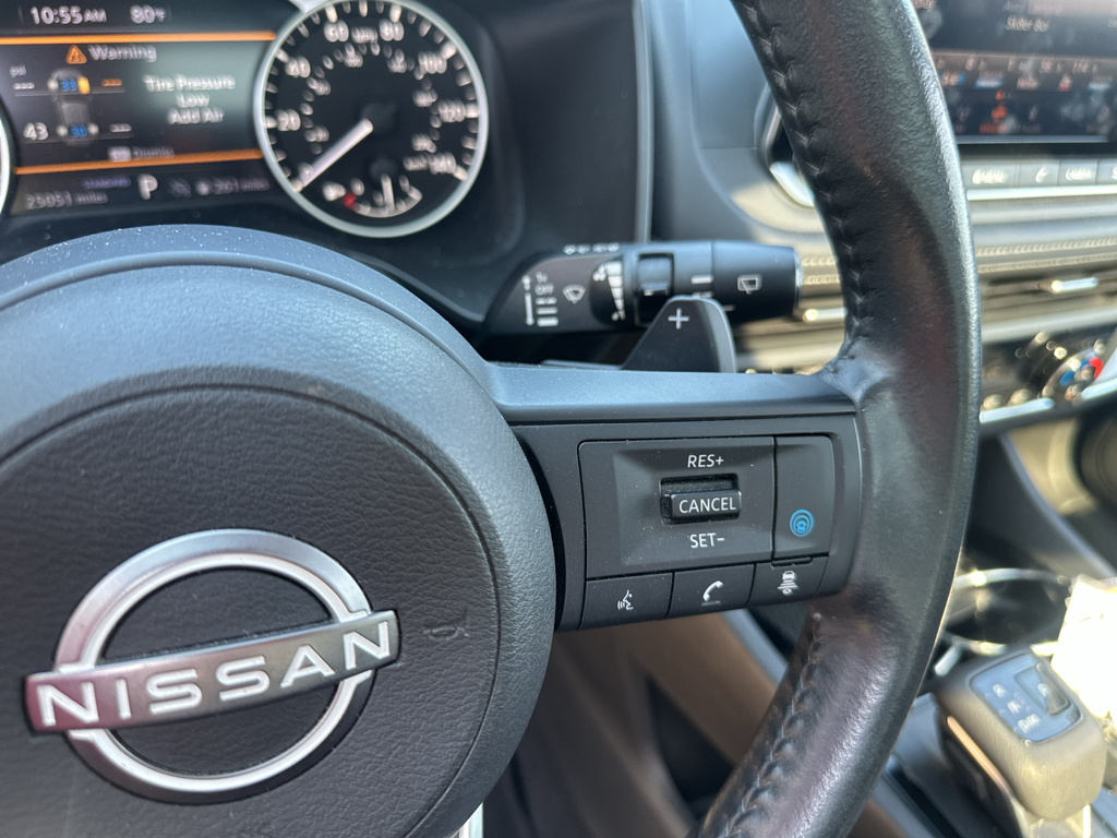 Vehicle photo 25