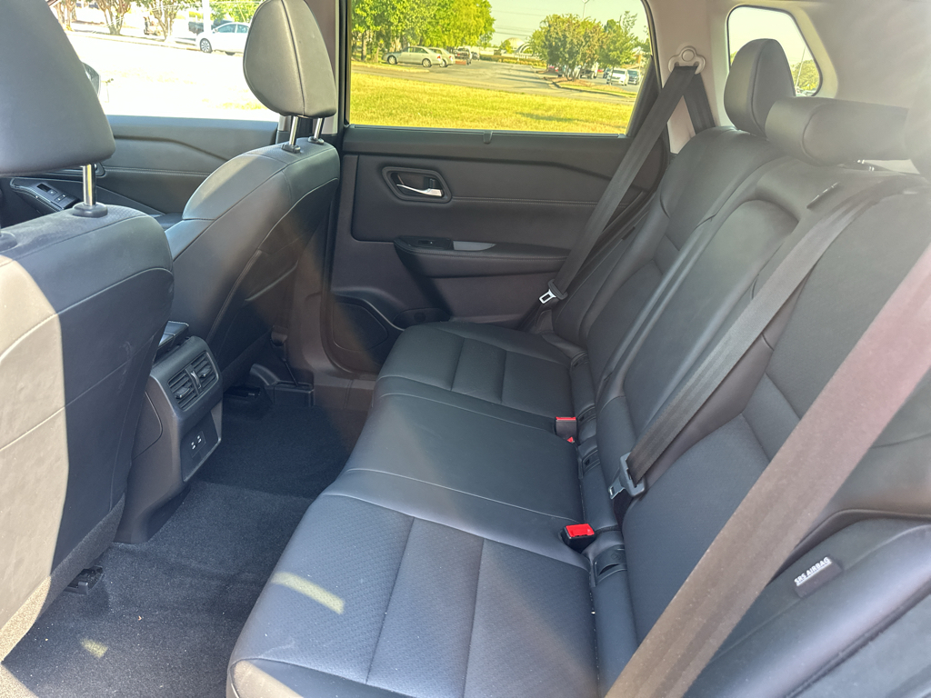 Vehicle photo 16