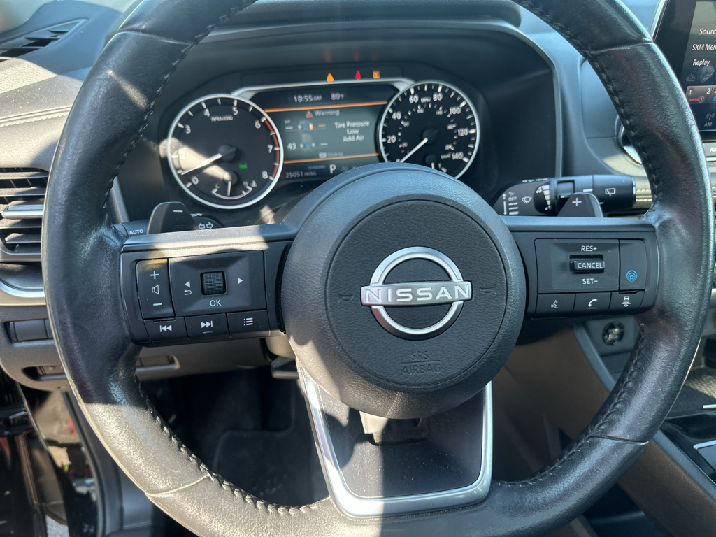 Vehicle photo 23