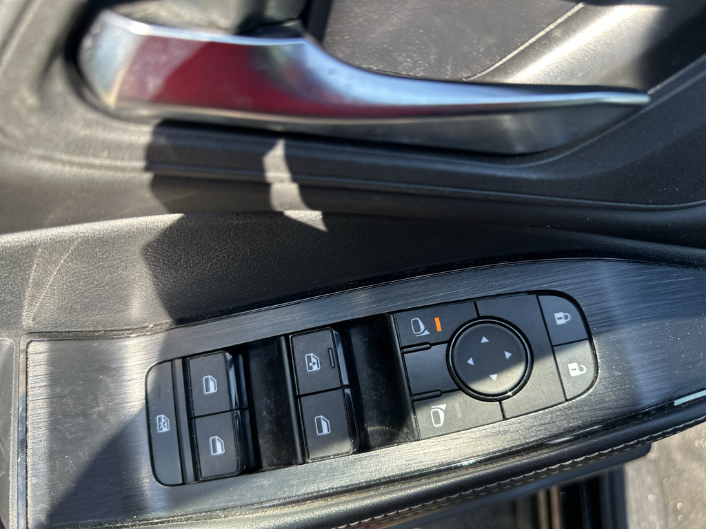 Vehicle photo 21