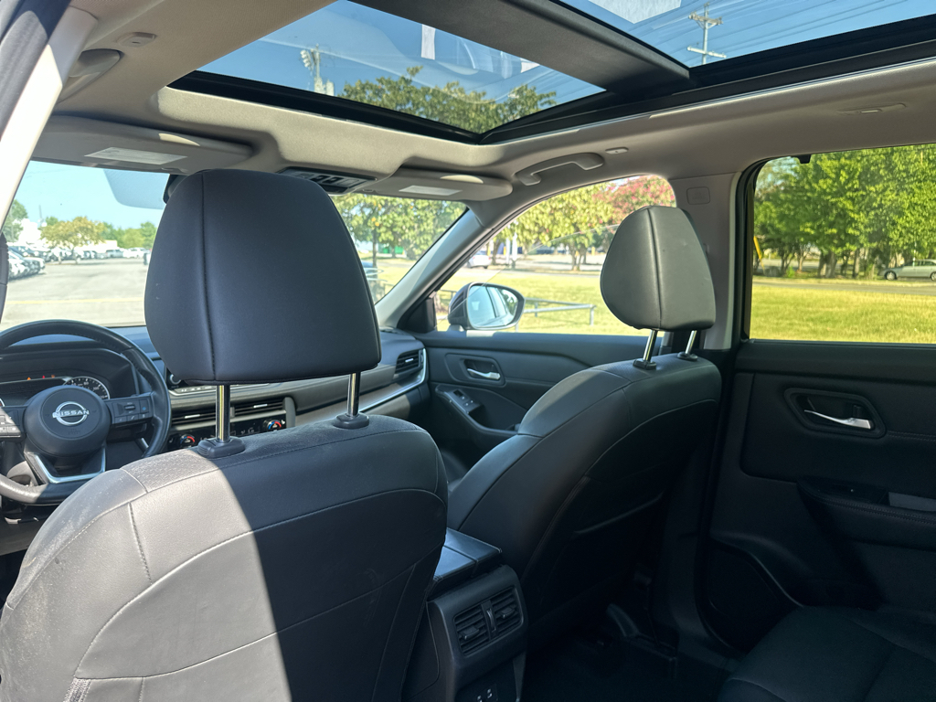 Vehicle photo 17
