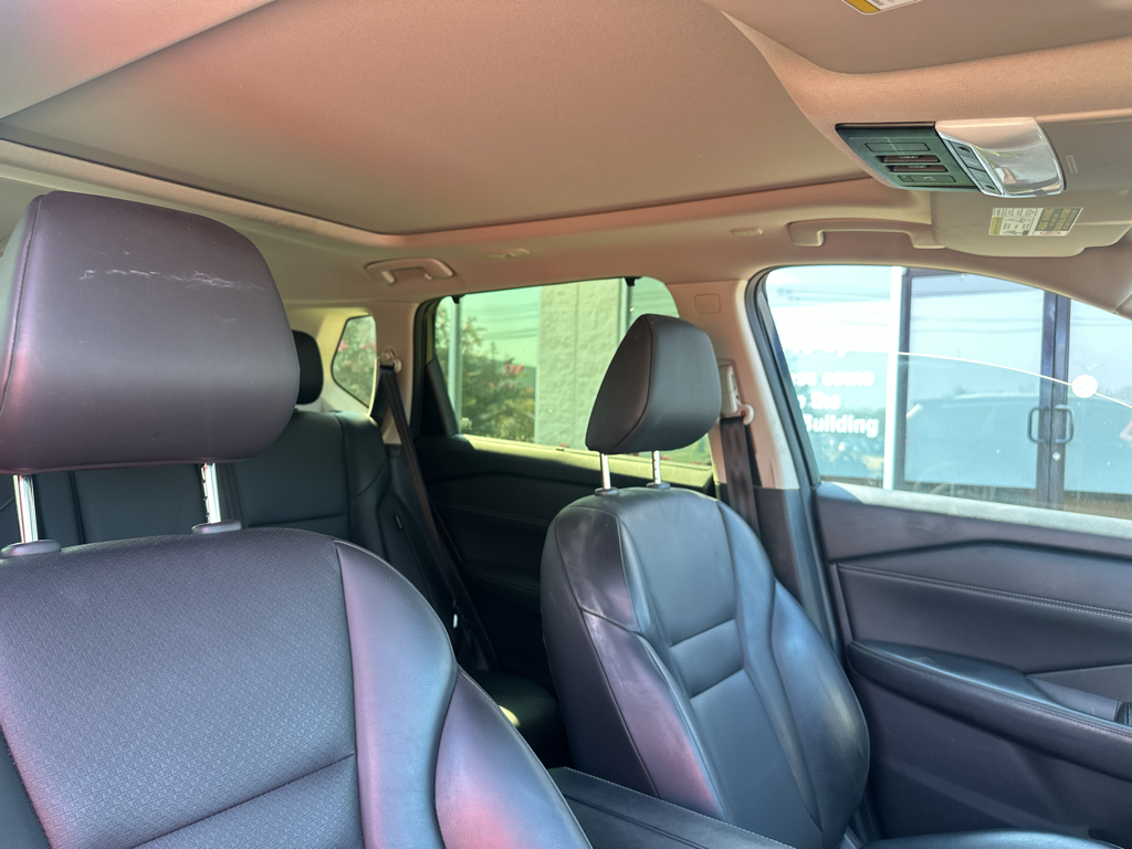 Vehicle photo 12