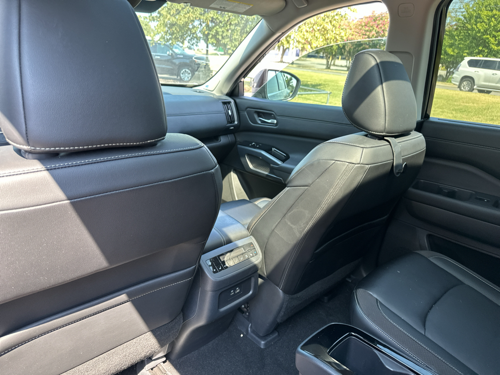 Vehicle photo 16
