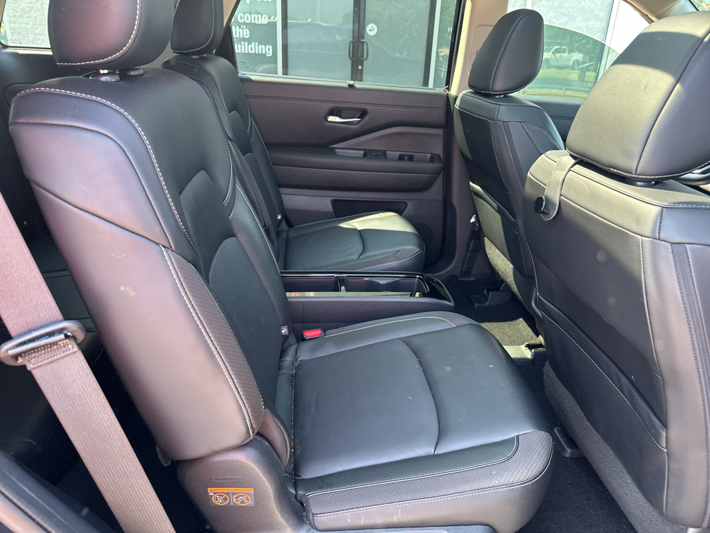 Vehicle photo 13