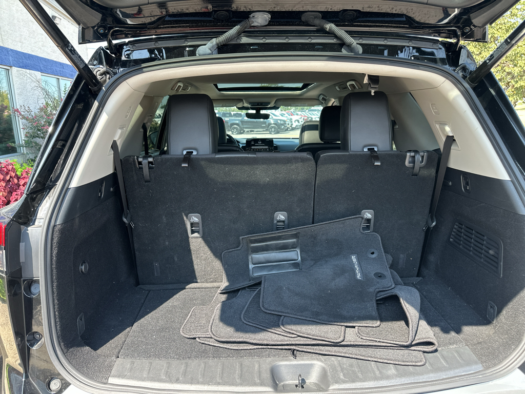 Vehicle photo 14