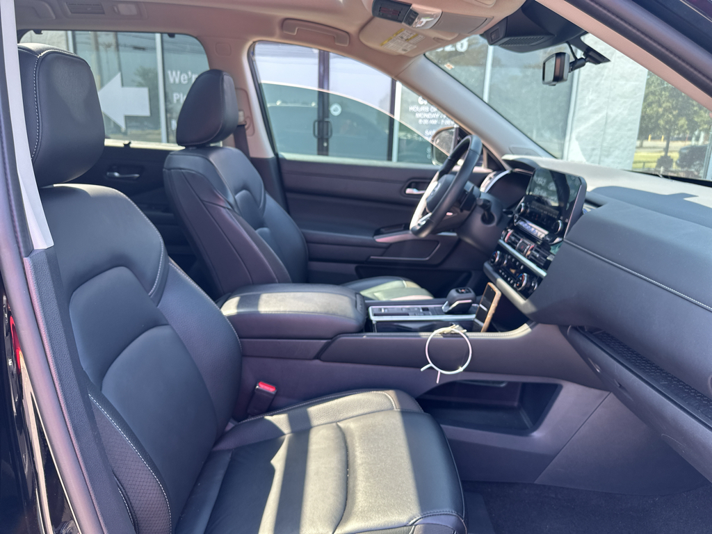 Vehicle photo 10