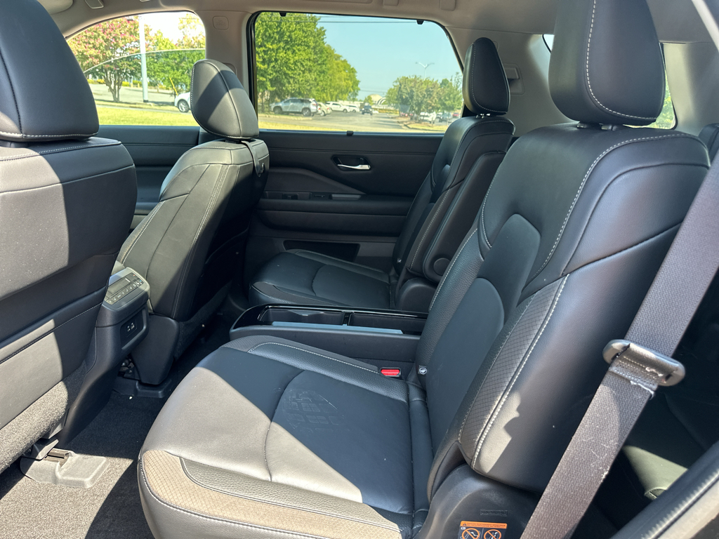 Vehicle photo 15