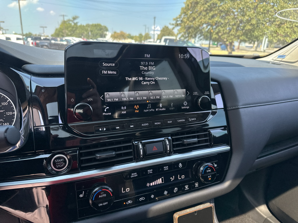 Vehicle photo 25
