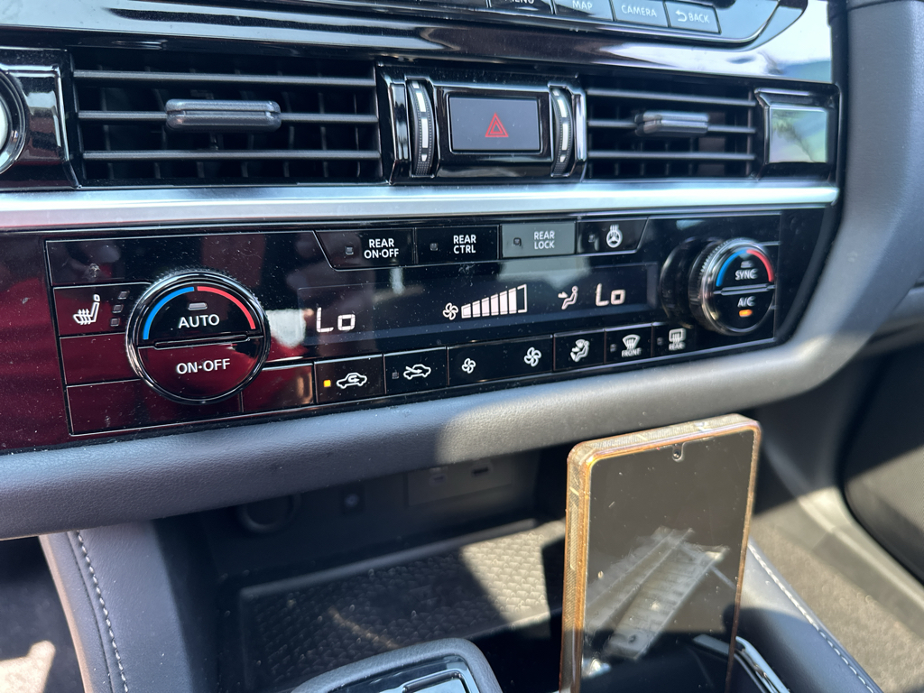 Vehicle photo 27