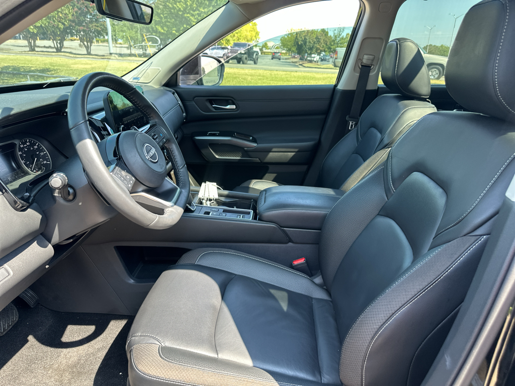 Vehicle photo 18