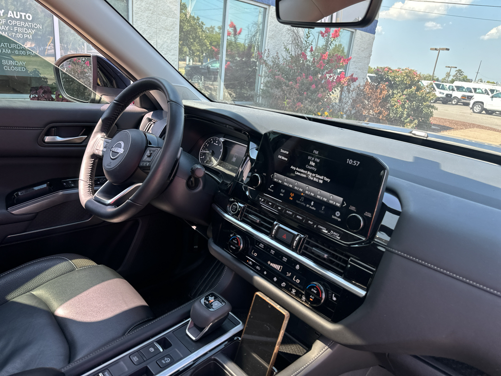Vehicle photo 11