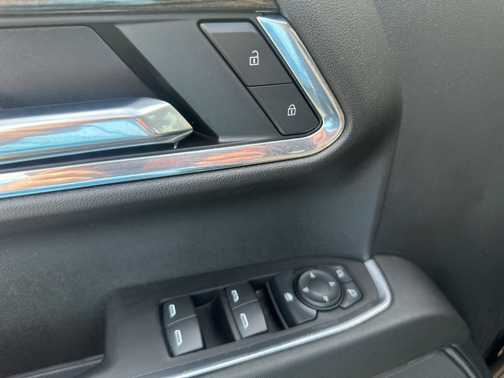 Vehicle photo 20