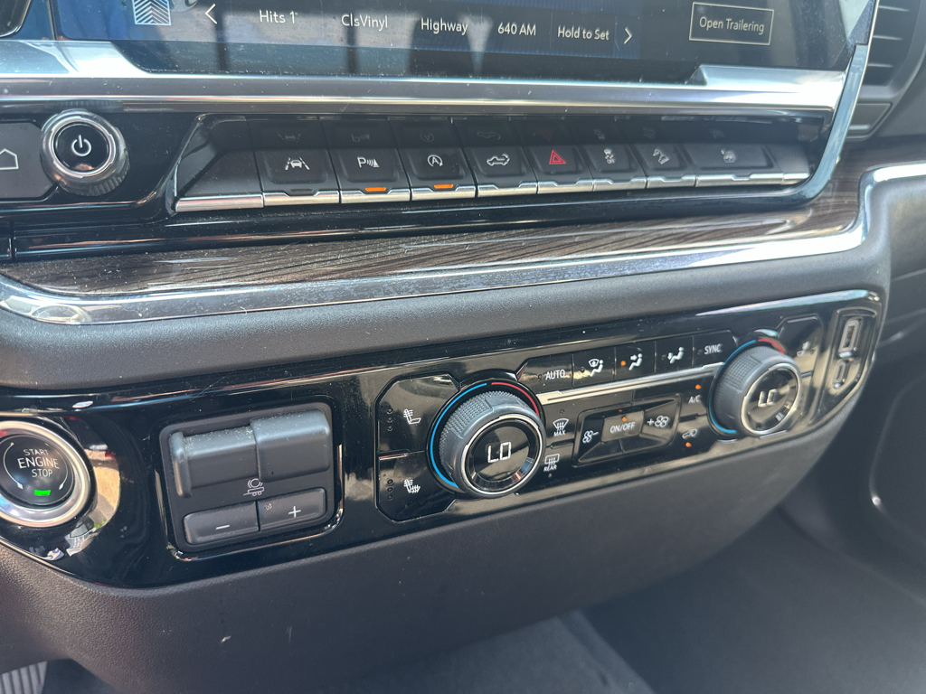 Vehicle photo 28