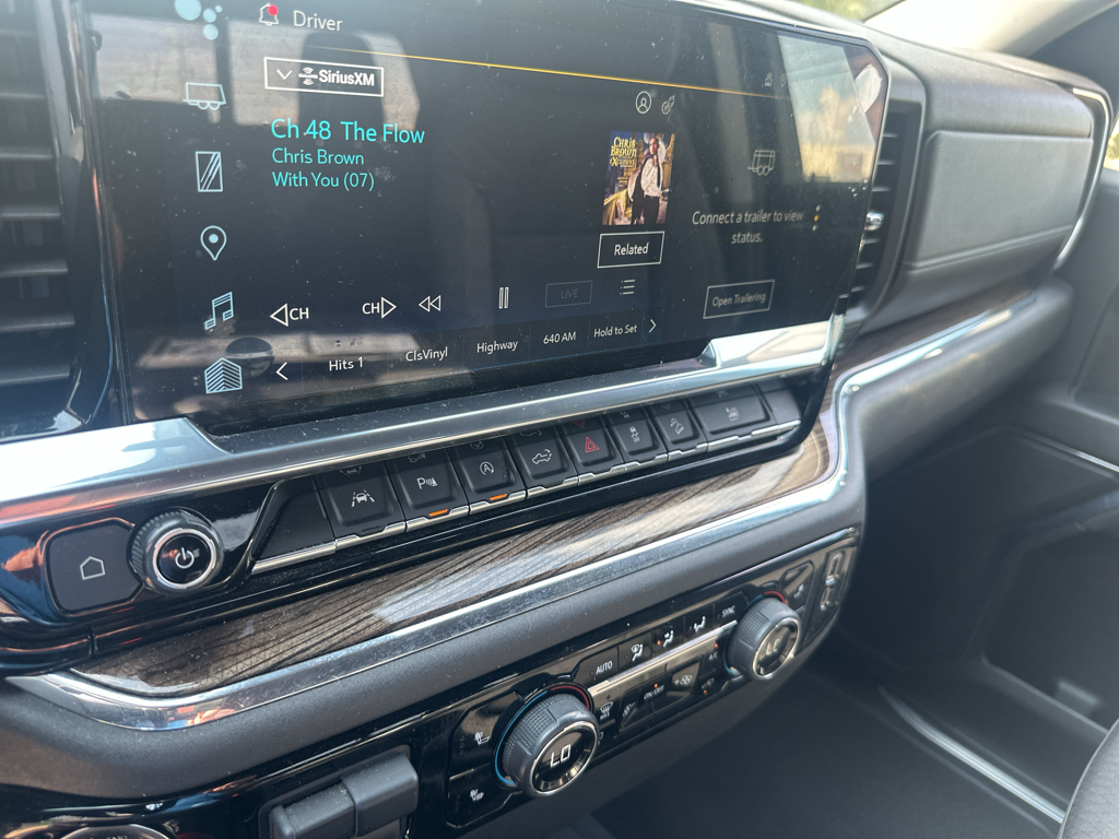 Vehicle photo 27