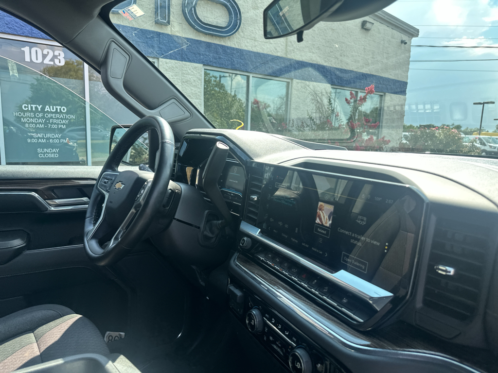Vehicle photo 11