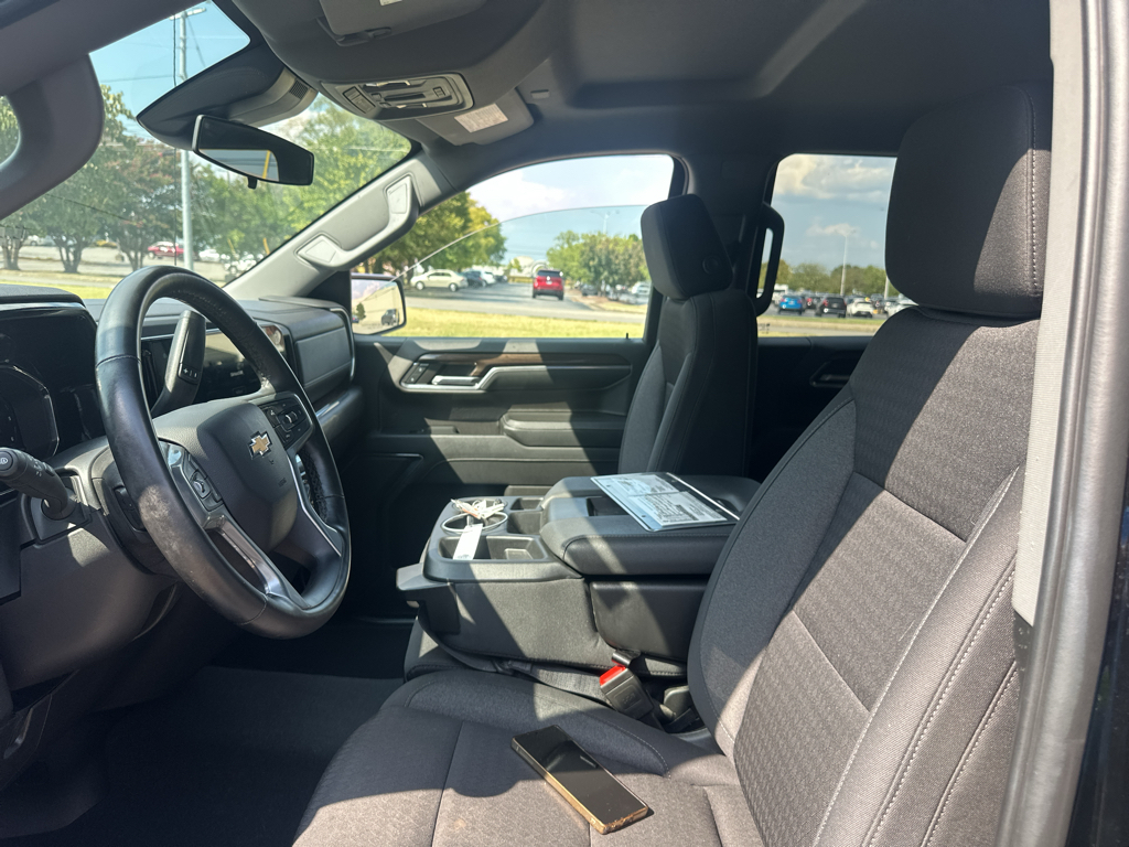 Vehicle photo 18